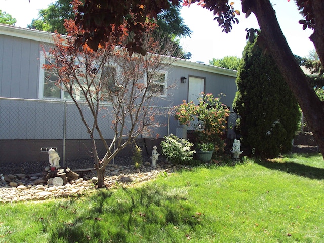 908 Pine St, Lewiston, ID 83501 - view of side of home with a yard and crawl space