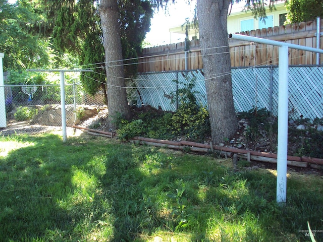 908 Pine St, Lewiston, ID 83501 - view of fenced backyard