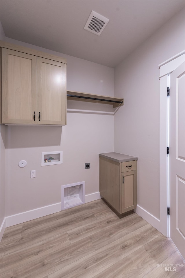 washroom featuring baseboards, visible vents, light wood-type flooring, washer hookup, and electric dryer hookup