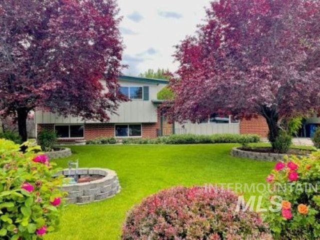 10809 W Cruser, Boise, ID 83709 - view of green lawn