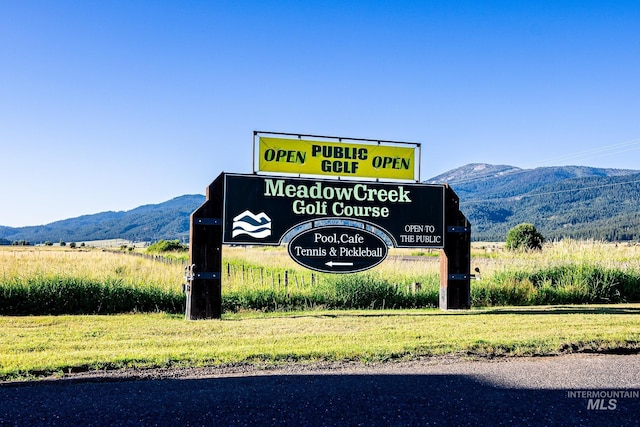 exterior details featuring a mountain view