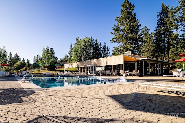 view of swimming pool featuring a patio