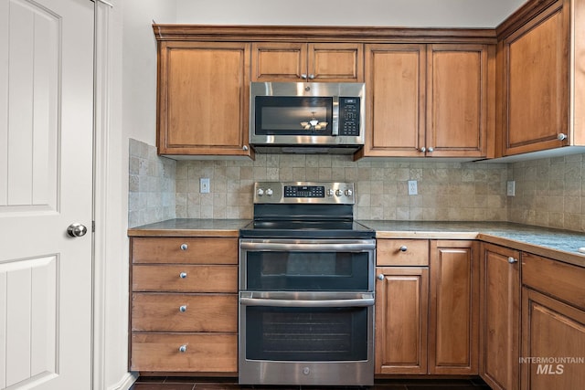 1452 E Pistioa, Meridian, ID 83642 - kitchen with brown cabinetry, stainless steel appliances, and backsplash