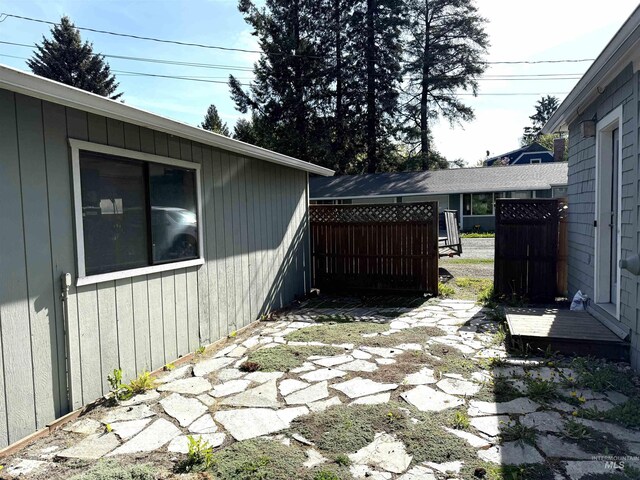 616 E 8th, Moscow, ID 83843 - view of side of property with fence and a patio