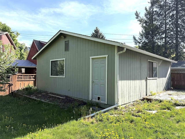 616 E 8th, Moscow, ID 83843 - view of outdoor structure with fence