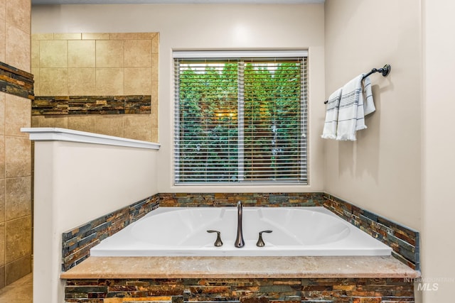 731 E Eaglewoods Ln, Eagle, ID 83616 - bathroom featuring a garden tub