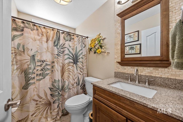 full bath featuring vanity, curtained shower, and toilet