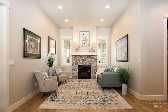 2522 N Foudy Ave, Eagle, ID 83616 - living area featuring healthy amount of natural light, baseboards, wood finished floors, and recessed lighting