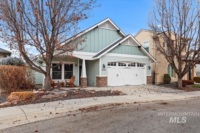 craftsman house featuring covered porch and a garage