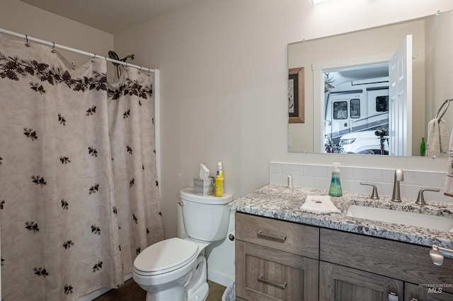 13005 Lake Shore Dr, Nampa, ID 83686 - bathroom featuring baseboards, a shower with curtain, toilet, vanity, and decorative backsplash