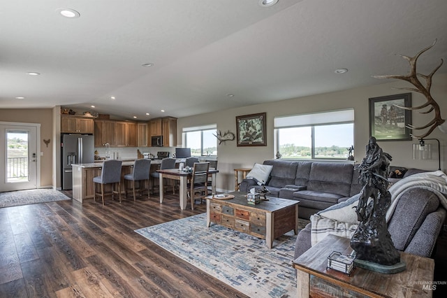 13005 Lake Shore Dr, Nampa, ID 83686 - living room featuring recessed lighting, dark wood-style floors, and vaulted ceiling