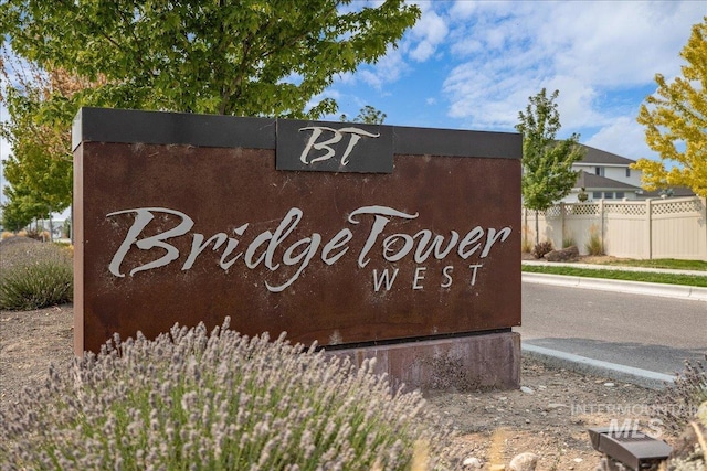 4595 N Tirso Ave, Meridian, ID 83646 - community sign with fence