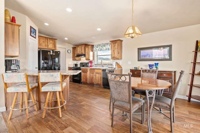 dining area with recessed lighting, baseboards, and light wood finished floors