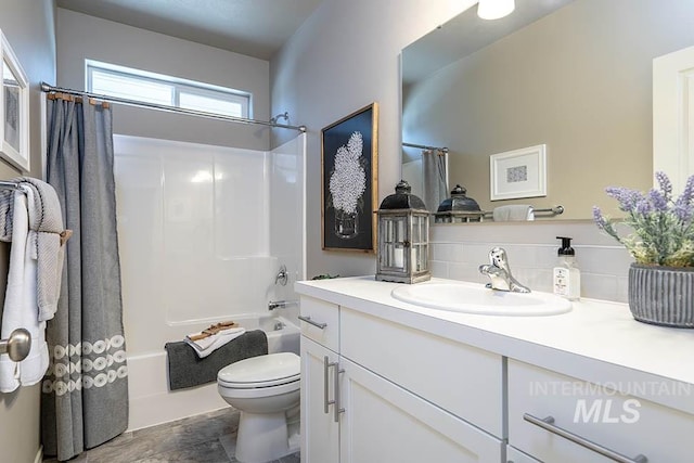 full bathroom featuring toilet, shower / bath combo, and vanity
