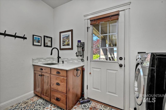 178 Cottonwood Ct, Eagle, ID 83616 - laundry area featuring a sink, laundry area, washing machine and clothes dryer, and baseboards