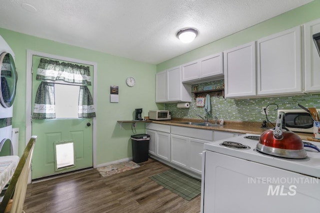 kitchen featuring a sink, decorative backsplash, white appliances, and white cabinetry