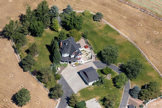 birds eye view of property featuring a rural view