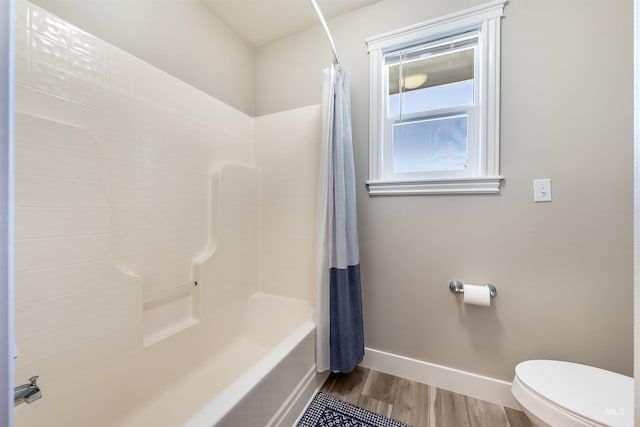 full bathroom featuring toilet, shower / bathtub combination with curtain, baseboards, and wood finished floors