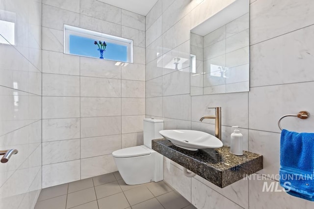 4336 N Star Vista Ln, Eagle, ID 83616 - half bath with tile walls, a sink, tile patterned flooring, toilet, and tasteful backsplash