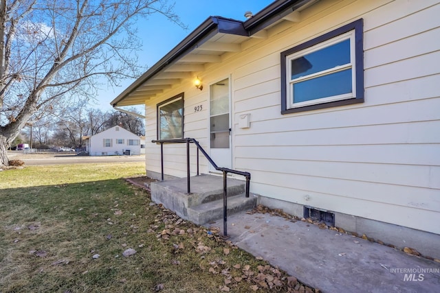 923 13th St S, Nampa, ID 83651 - doorway to property with a lawn