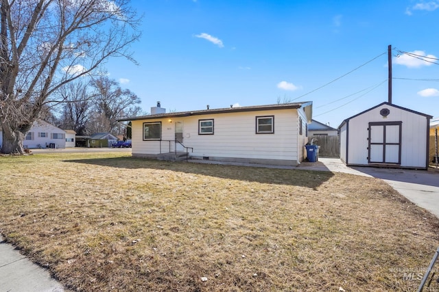 923 13th St S, Nampa, ID 83651 - view of front of property featuring a chimney and a front lawn