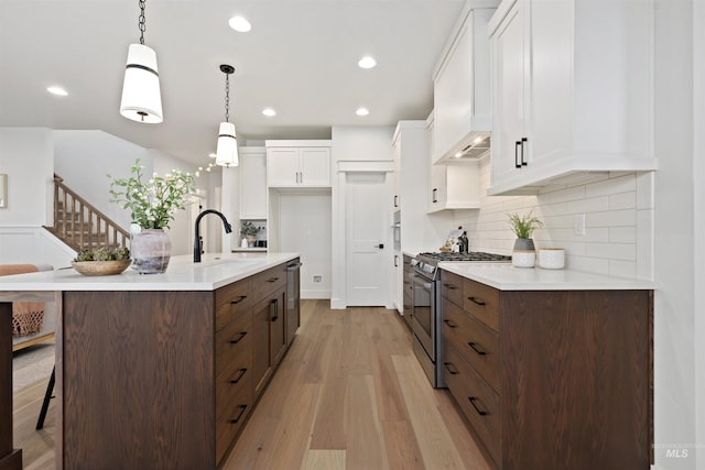 7766 W Daybreak Run Ct, Meridian, ID 83646 - kitchen featuring stainless steel appliances, white cabinetry, light wood finished floors, light countertops, and recessed lighting