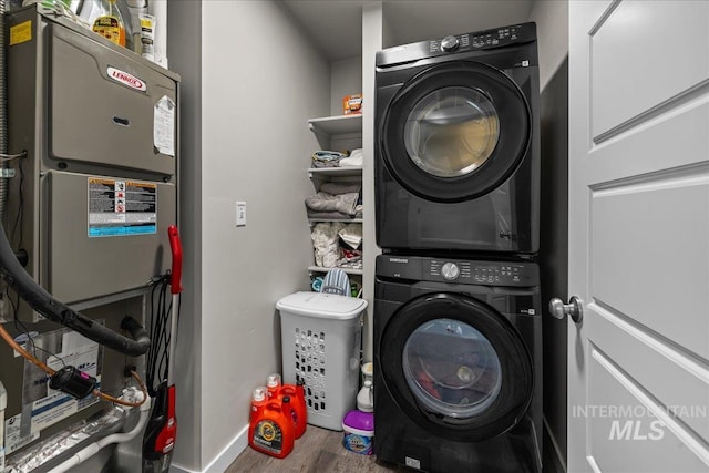 941 S Wavetrain Ave, Boise, ID 83709 - washroom with stacked washer / dryer, wood finished floors, heating unit, and baseboards