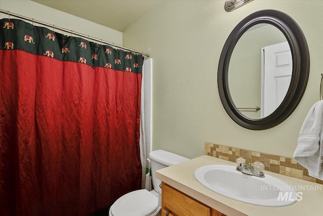 full bathroom featuring tasteful backsplash, vanity, toilet, and curtained shower