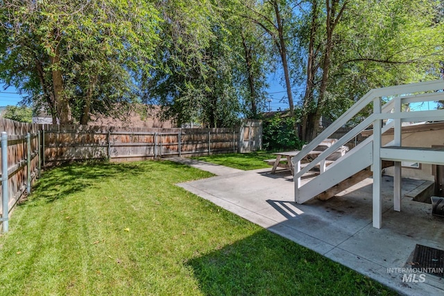 view of yard with a patio