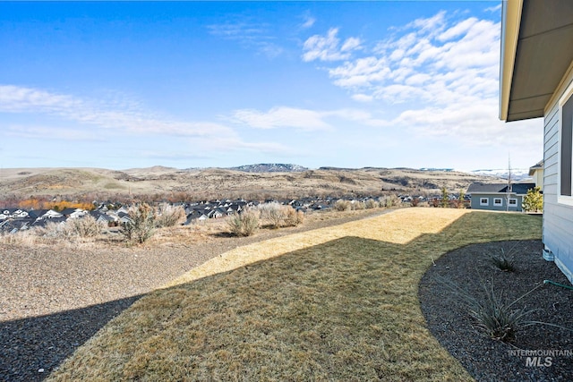 view of yard with a mountain view