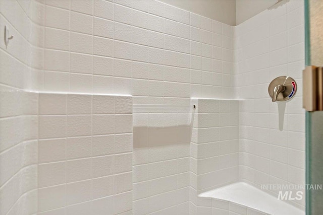 3931 N Park Crossing Ave, Meridian, ID 83646 - full bathroom featuring a tile shower