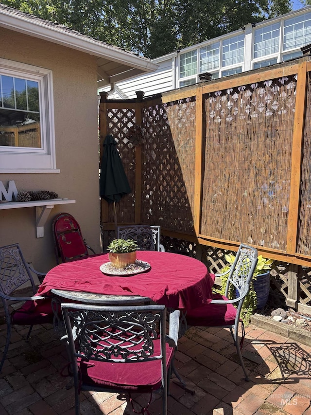 907 Prospect Ave, Lewiston, ID 83501 - deck featuring outdoor dining area and a patio area