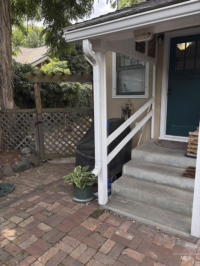 907 Prospect Ave, Lewiston, ID 83501 - entrance to property featuring a patio area