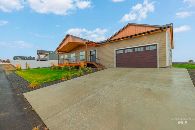 view of front of property featuring a front yard and a garage