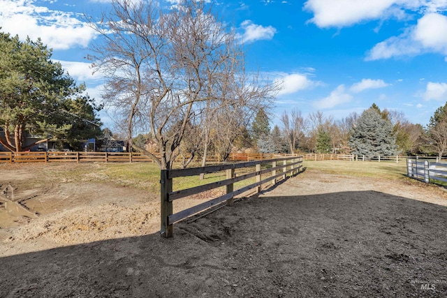 view of yard featuring a rural view