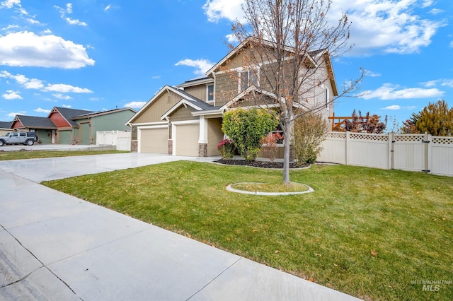 view of front of home featuring a front lawn