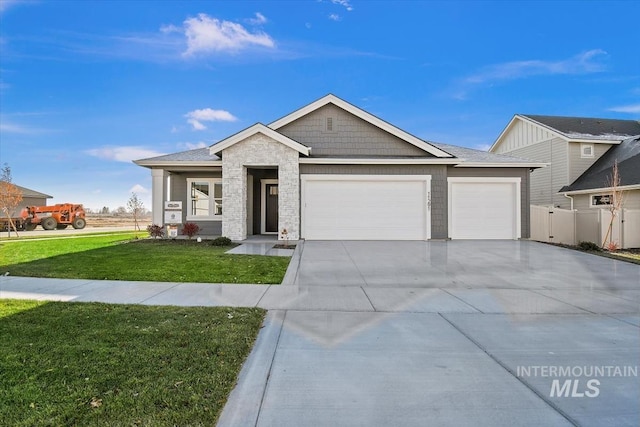 view of front of property featuring a front lawn and a garage