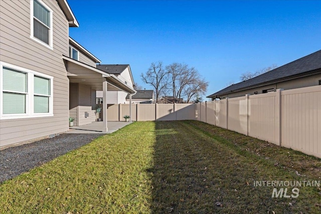 view of yard featuring a patio area