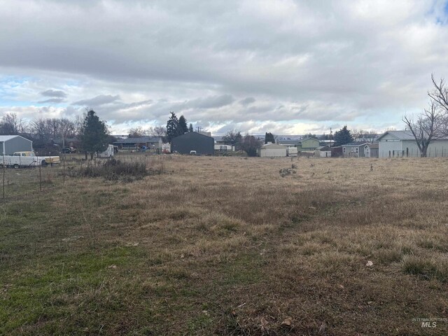 view of yard featuring a residential view