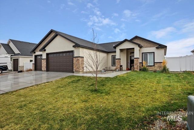 view of front facade featuring a garage and a front yard