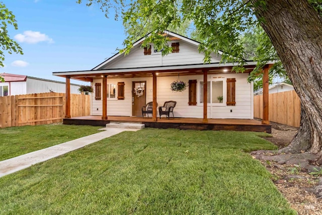 1010 E Main St, Weiser, ID 83672 - view of front of house with a porch
