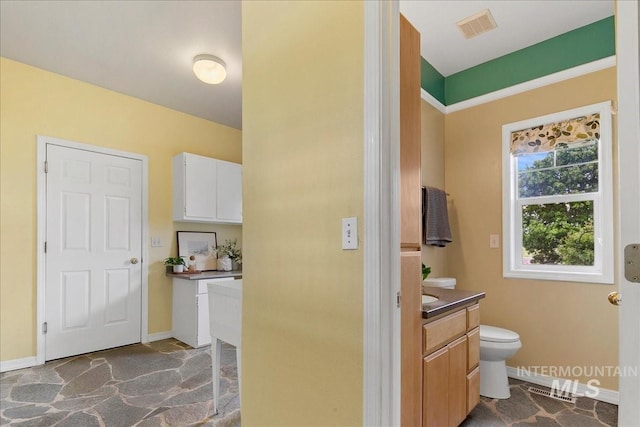 2021 W Ardell Rd, Kuna, ID 83634 - bathroom featuring vanity, stone finish floors, toilet, and baseboards