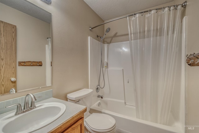 2209 S Plateau Dr, Nampa, ID 83686 - full bath featuring vanity, shower / bath combo, and a textured ceiling