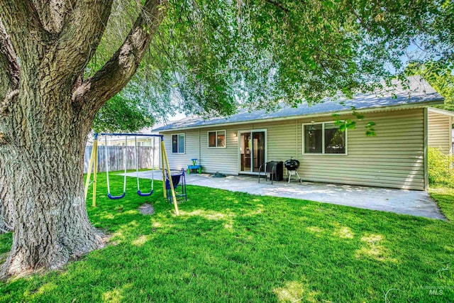2209 S Plateau Dr, Nampa, ID 83686 - back of property with a patio area