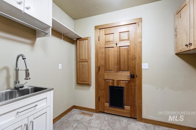 8315 Elk Ridge Ln, Middleton, ID 83644 - laundry room featuring baseboards and a sink
