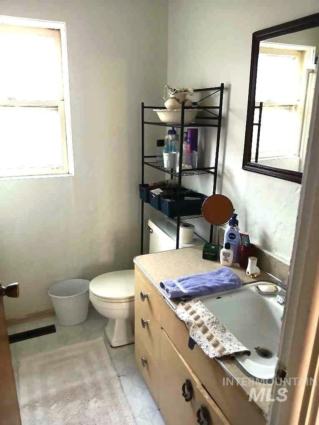606 24th St, Lewiston, ID 83501 - half bathroom featuring toilet and vanity
