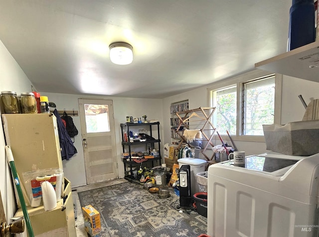 606 24th St, Lewiston, ID 83501 - laundry room featuring independent washer and dryer and healthy amount of natural light