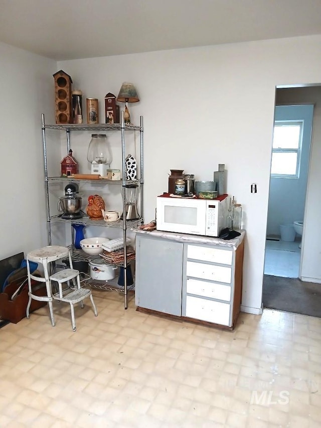 606 24th St, Lewiston, ID 83501 - kitchen featuring white microwave and light flooring