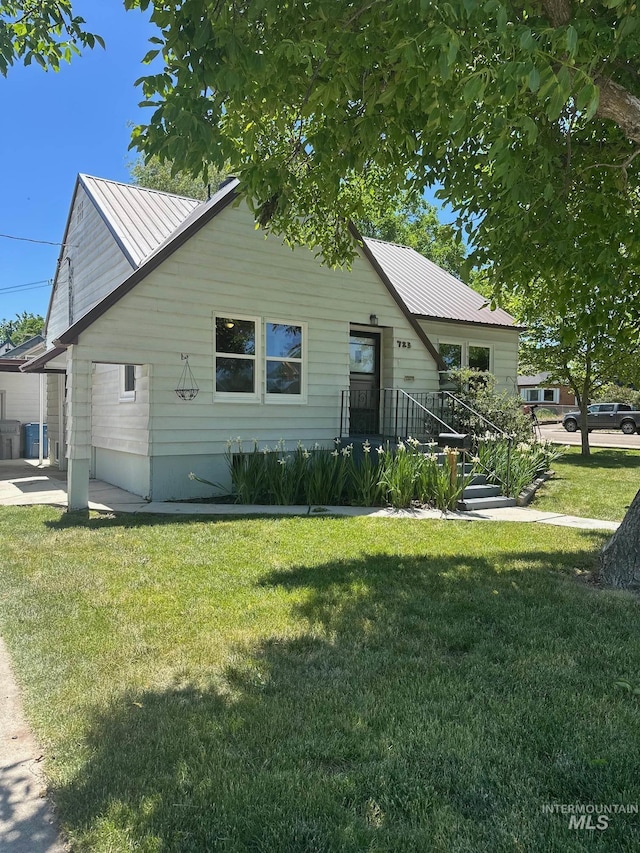 723 S 10th Ave, Caldwell, ID 83605 - bungalow with a front lawn, metal roof, and cooling unit