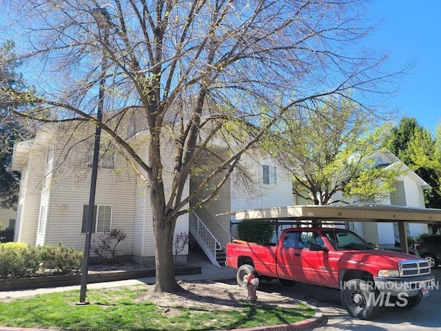 view of front of property